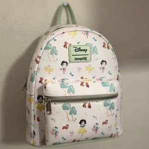 NWT Loungefly Disney Snow White Mini Backpack🍎